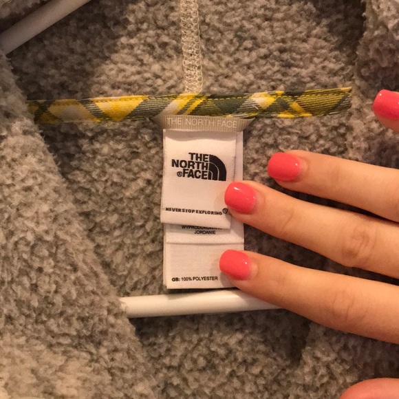 Women’s North Face zip-up jacket. Size: medium - Picture 3 of 6